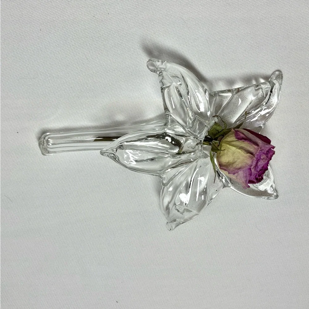 Lily Single Flower Bud Vase Blown Glass 7 inches This is a real Vintage Charmer